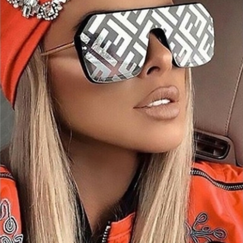 Reflective Black Geometric Shield Sunglasses - Silver Mirror